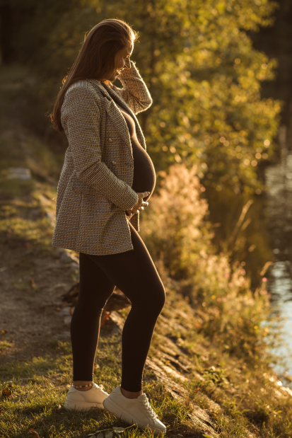 venkovní podzimní těhotenská fotografie