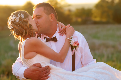 západ sluníčka a svatební fotografie