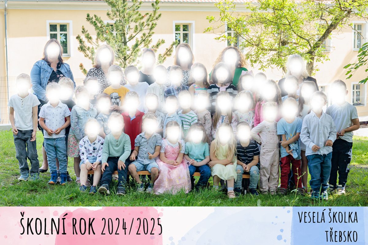 Fotografie celé třídy na konci školního roku